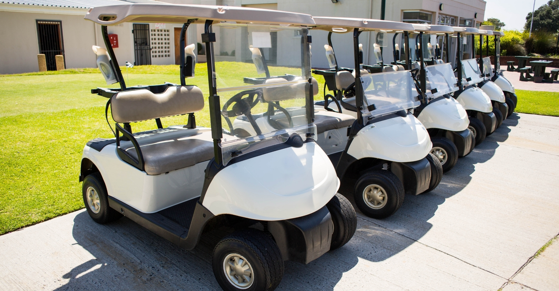 The Evolution of Mini Electric Vehicles: From Golf Greens to Everyday Streets 